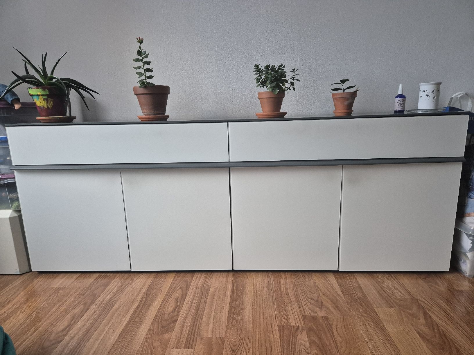 Cassettiere: Praktisches Sideboard in Weiss/Anthrazit – Usato da Andermatt venduto da ann_s7r5