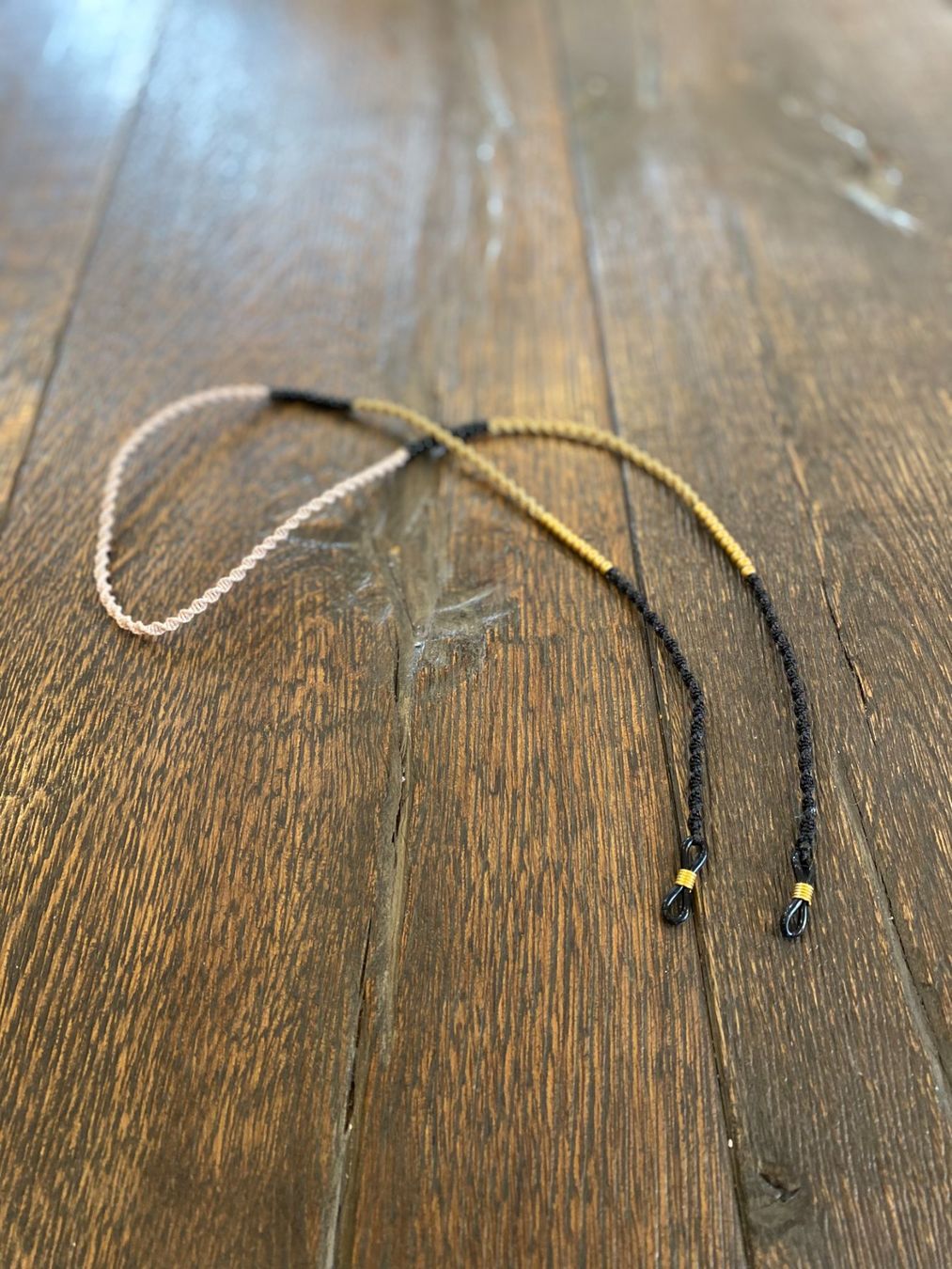 Catenine: Brillenkette Makramee Handmade – Nuovo (secondo la descrizione) da St. Niklaus VS venduto da loumonrohandmade 1