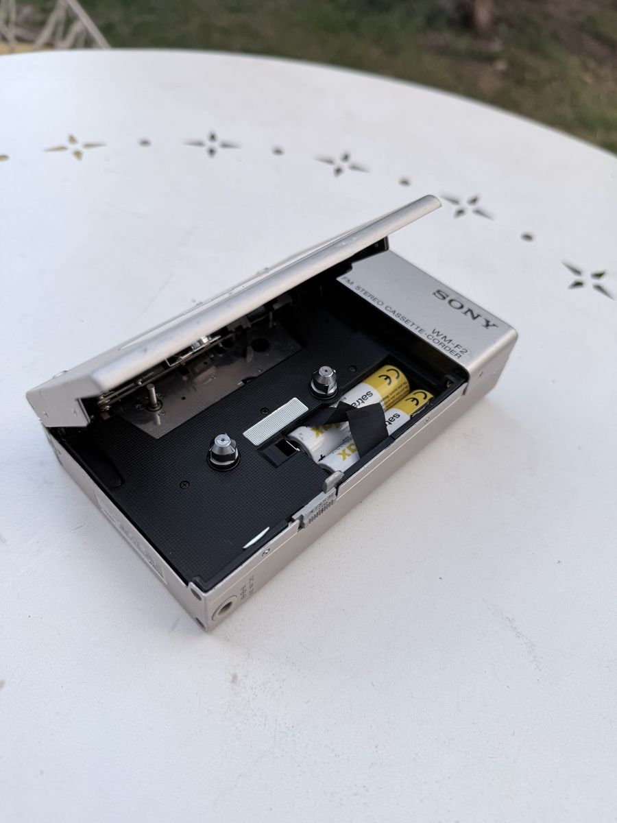 Sony Tragbarer Mediaplayer: SONY WM-F2 Walkman  – Defekt aus Zürich von semi16 3