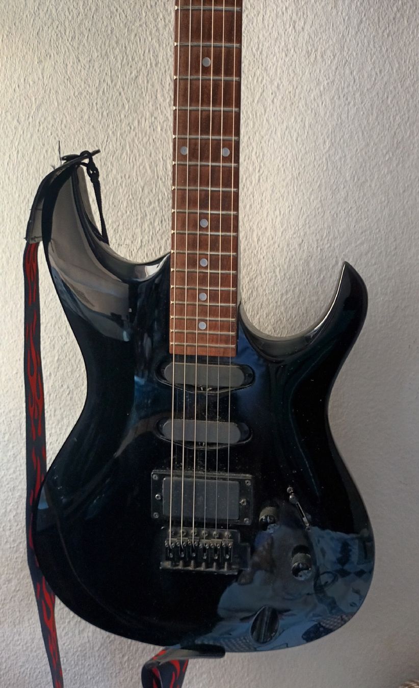 Instruments de musique: Devine E-Gitarre in Schwarz  – D'occasion à zuerich par Jewlsdesign 1