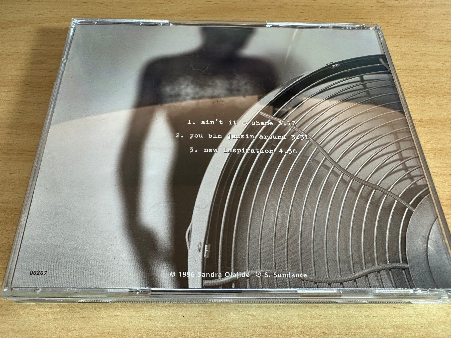 CD: Sandra Olajide – Ain't It A Shame – Usato da Rikon im Tösstal venduto da Alpenmutz 1