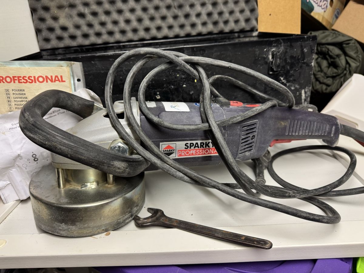 Smerigliatrici & Lucidatrici: Bouchardeuse Sparky RTool 150 2.0kW – Usato da Brügg BE venduto da Goob