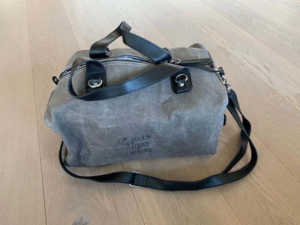 Calvin Klein Borse da donna: Handtasche Calvin Klein – Usato da Solothurn venduto da Spicar