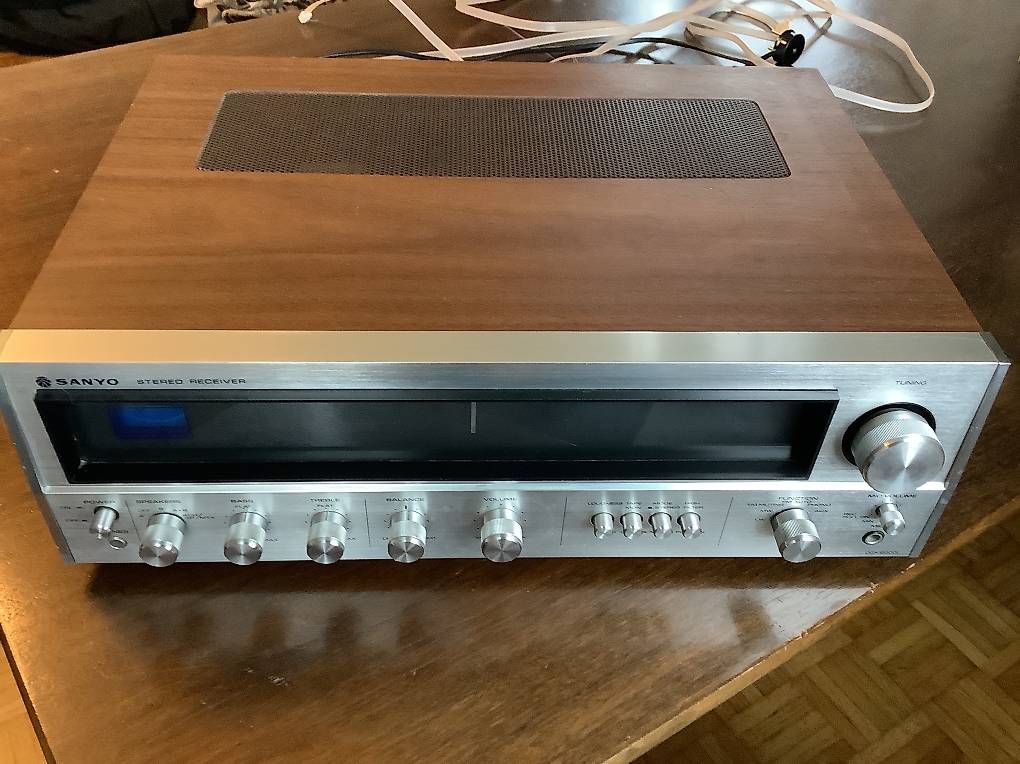 Sanyo Ricevitori: Vintage Sanyo Stereo Receiver Modell DCX 2000L – Usato da Gümligen venduto da badabumbi