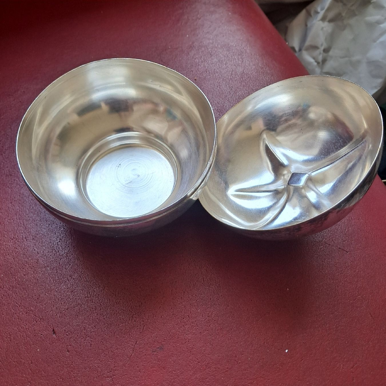 Zuccheriere: Silber Dose Apfelform mit Deckel und Griff A.W.AS – Usato da Dietikon venduto da una_y6wy 1