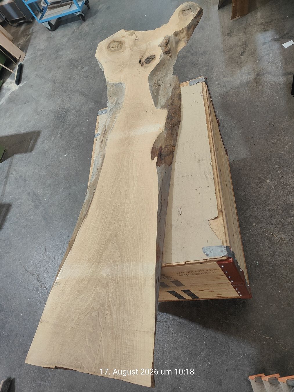 Articles en bois: Nussbaumbrett – D'occasion à Aesch LU par Cubic 5