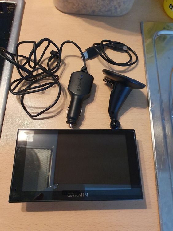 Garmin nüvi 2699 LMT-D Navi mit beiden Kabeln – top Zustand in