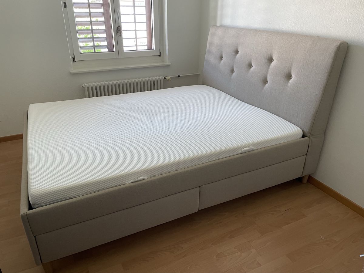 Betten: Bett mit Matratze  – Gebraucht aus Wädenswil von viv_vm99