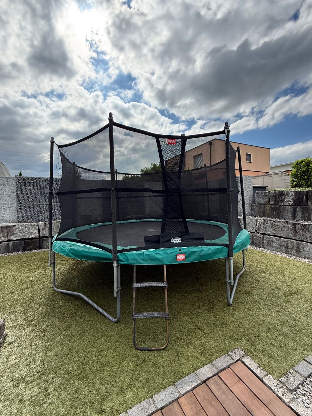 Trampolini: Berg Trampolin Durchmesser: 430cm – Usato da Eschenbach SG venduto da Starchief1956 2