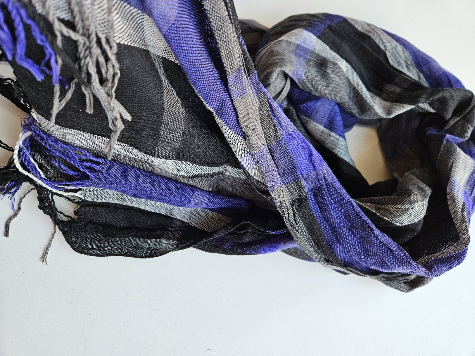 Foulards, Tücher & Schals: Schal schwarz/violett/grau – Gebraucht aus Schaffhausen von sabrina915 2