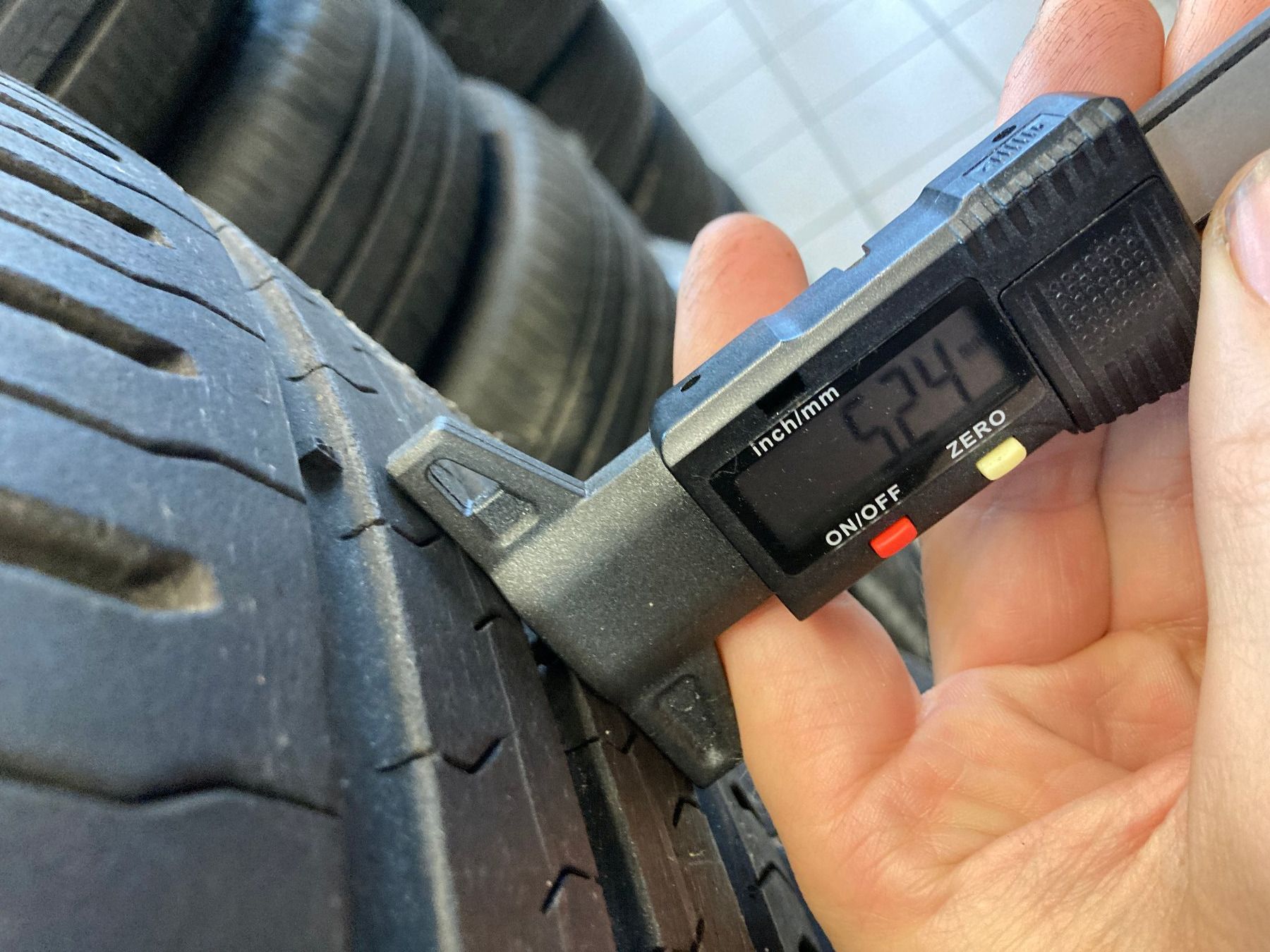Continental Pneus & Kompletträder: 195/65R15 Sommerpneu Continental – Gebraucht aus Cham von WB2223 5