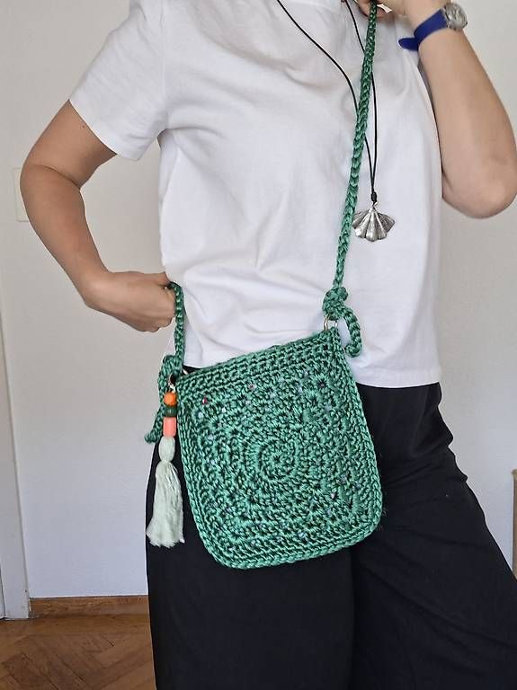 Borse da donna: Sac bandoulière en crochet  – Usato da Sion venduto da fre_cyc2