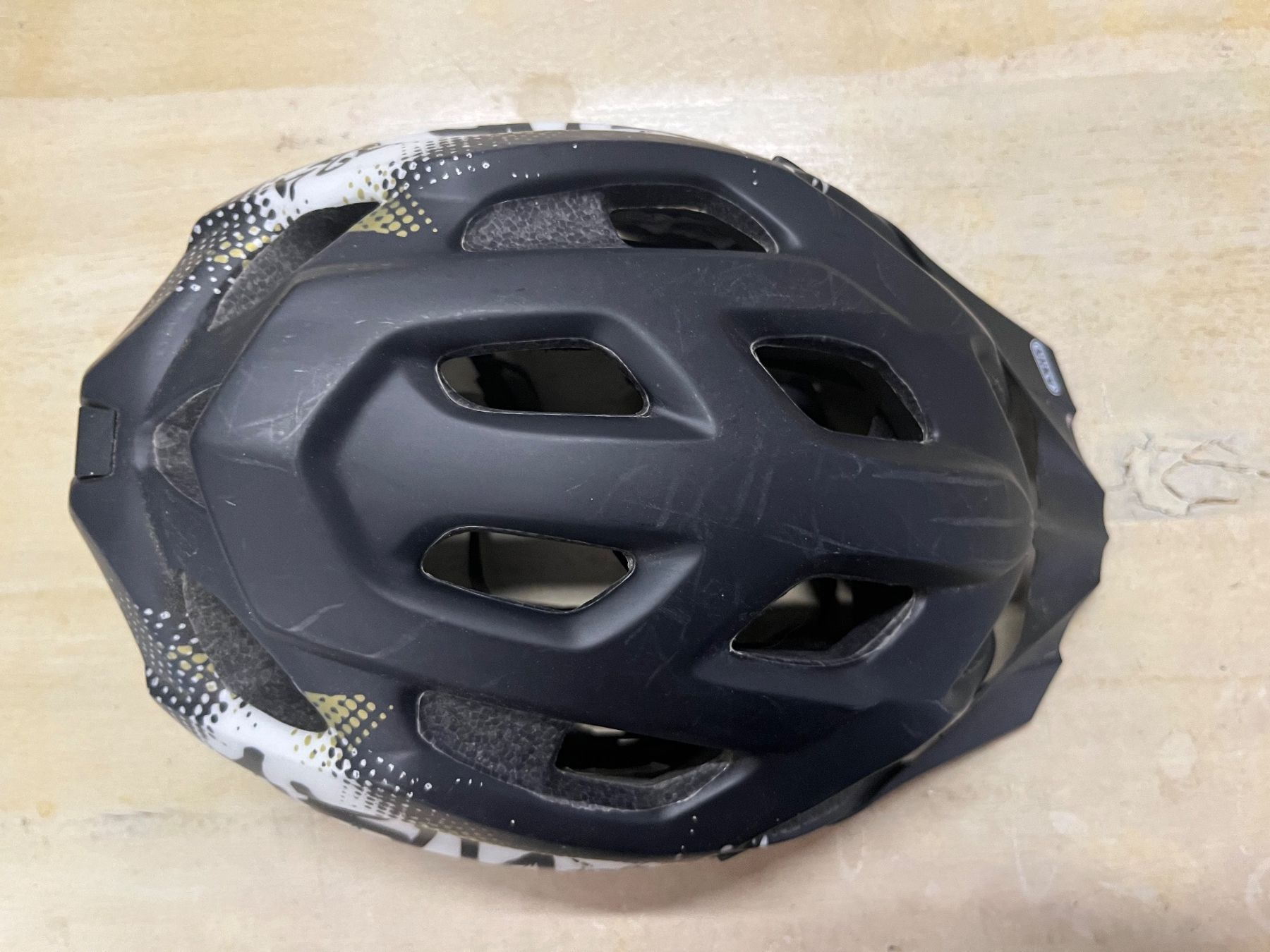 Casques: Velohelm wenig benutzt 53-58cm – D'occasion à Jonen par Sevenb