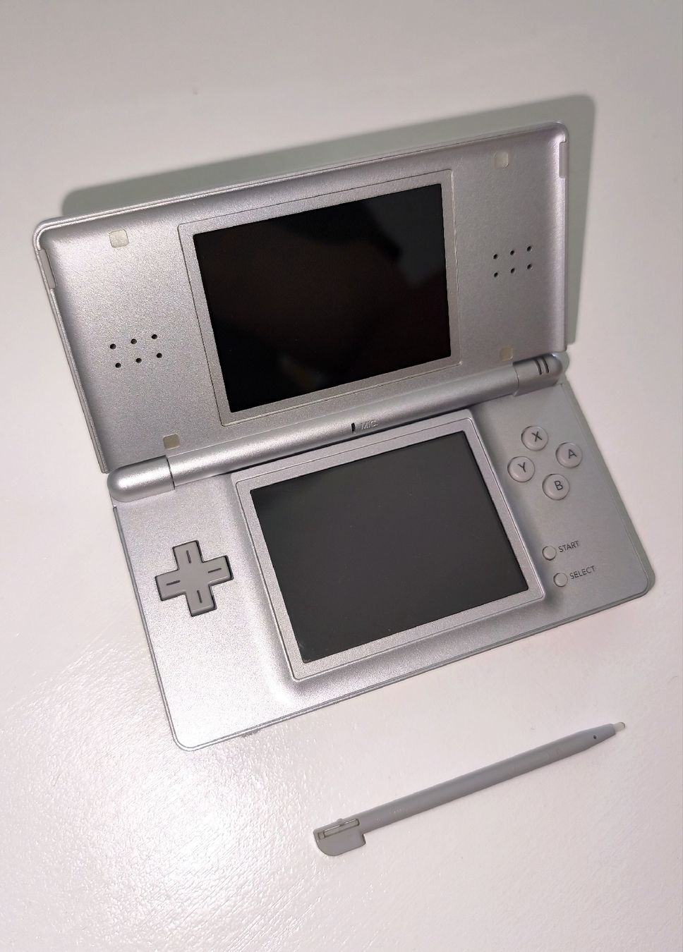 Nintendo Console: Nintendo DS Lite argento con caricatore e pennino – Usato da Sevelen venduto da dun_vs7w 1