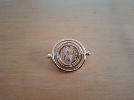 Harry Potter: Zeitumkehrer Goldener Anstecker! NEU