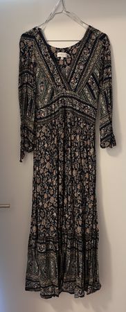 Apricot Kleid lang gemustert V-Ausschnitt Grösse M
