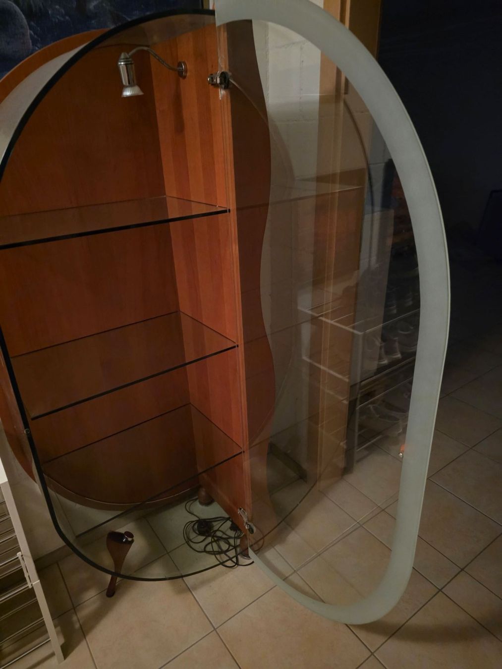 Vitrinen: Vitrine Holz/Glas mit Innenbeleuchtung – Gebraucht aus Lenzburg von Supertoni72 1