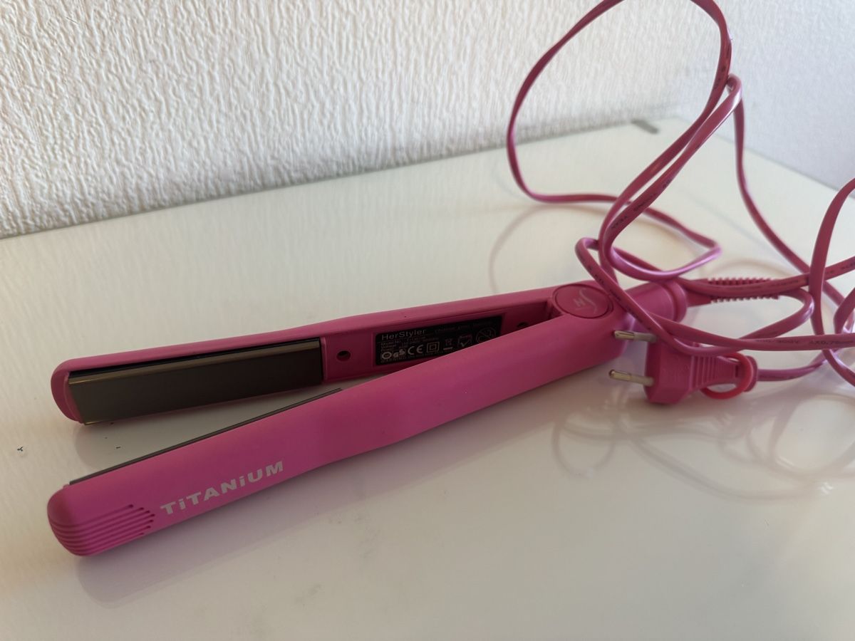 Piastre & Arricciacapelli: Fer à lisser Titanium rose, comme neuf! – Nuovo (secondo la descrizione) da Ecublens VD venduto da ago_557y 1