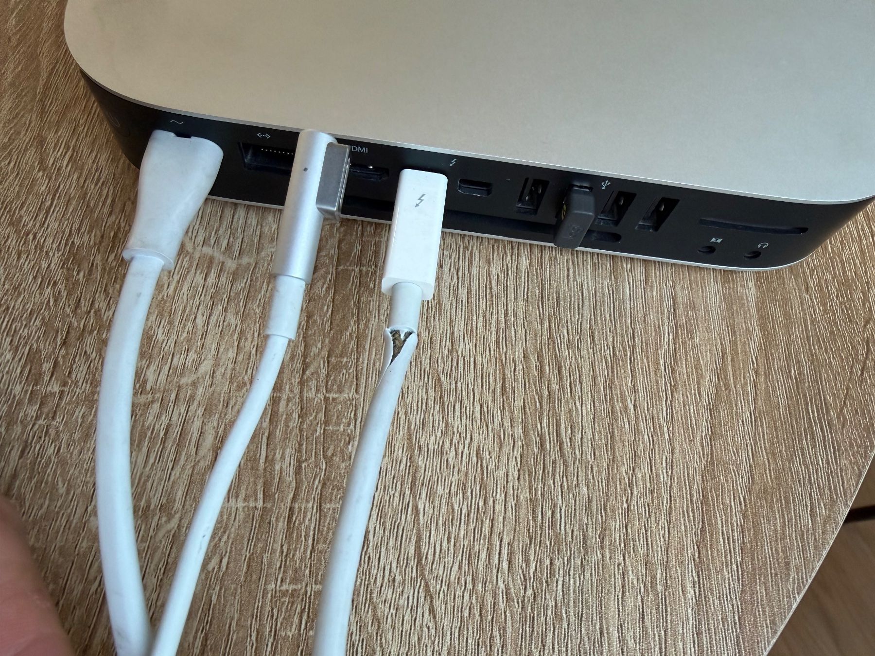 Apple Monitor: APPLE Écran Thunderbolt Display (27 pouces) – Usato da Vuippens venduto da Overney1 2