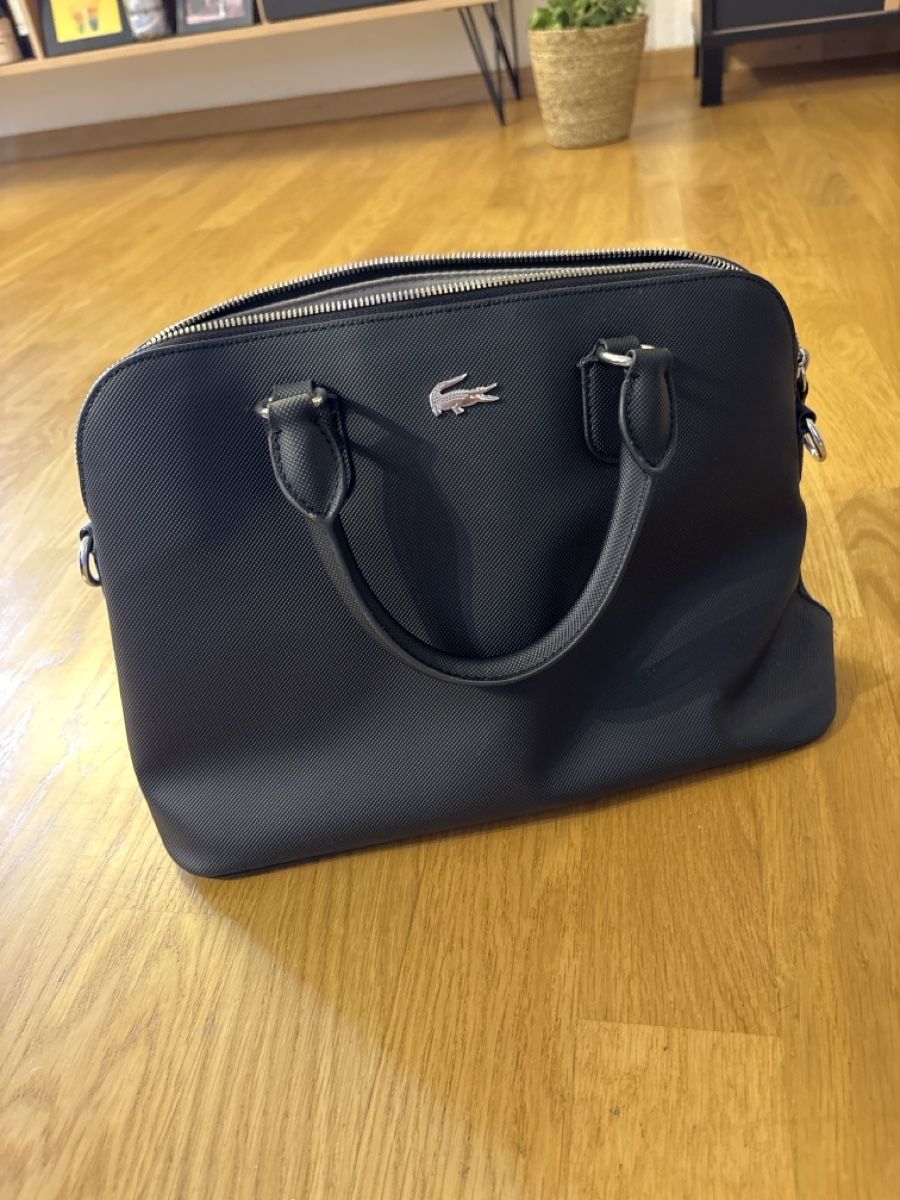 Lacoste Sacs femmes: Lacoste Handtasche schwarz  – D'occasion à Rünenberg par ZwergLi100