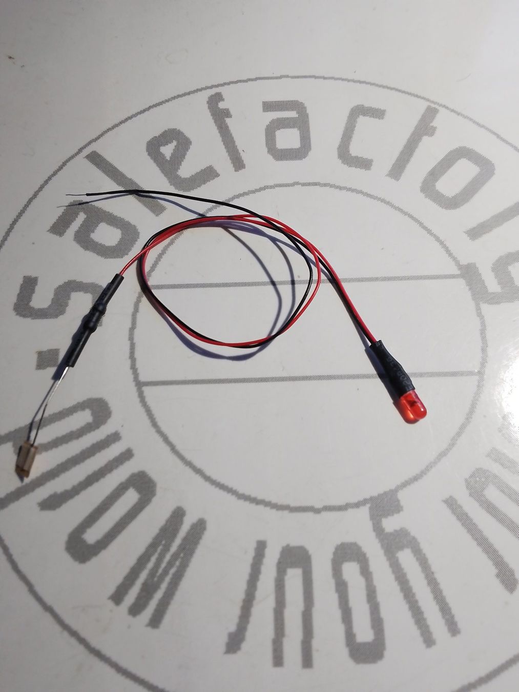 Componenti elettronici: LED rot diffus 3mm, randlos, verkabelt – Nuovo (secondo la descrizione) da Luzern venduto da Salefactory 2
