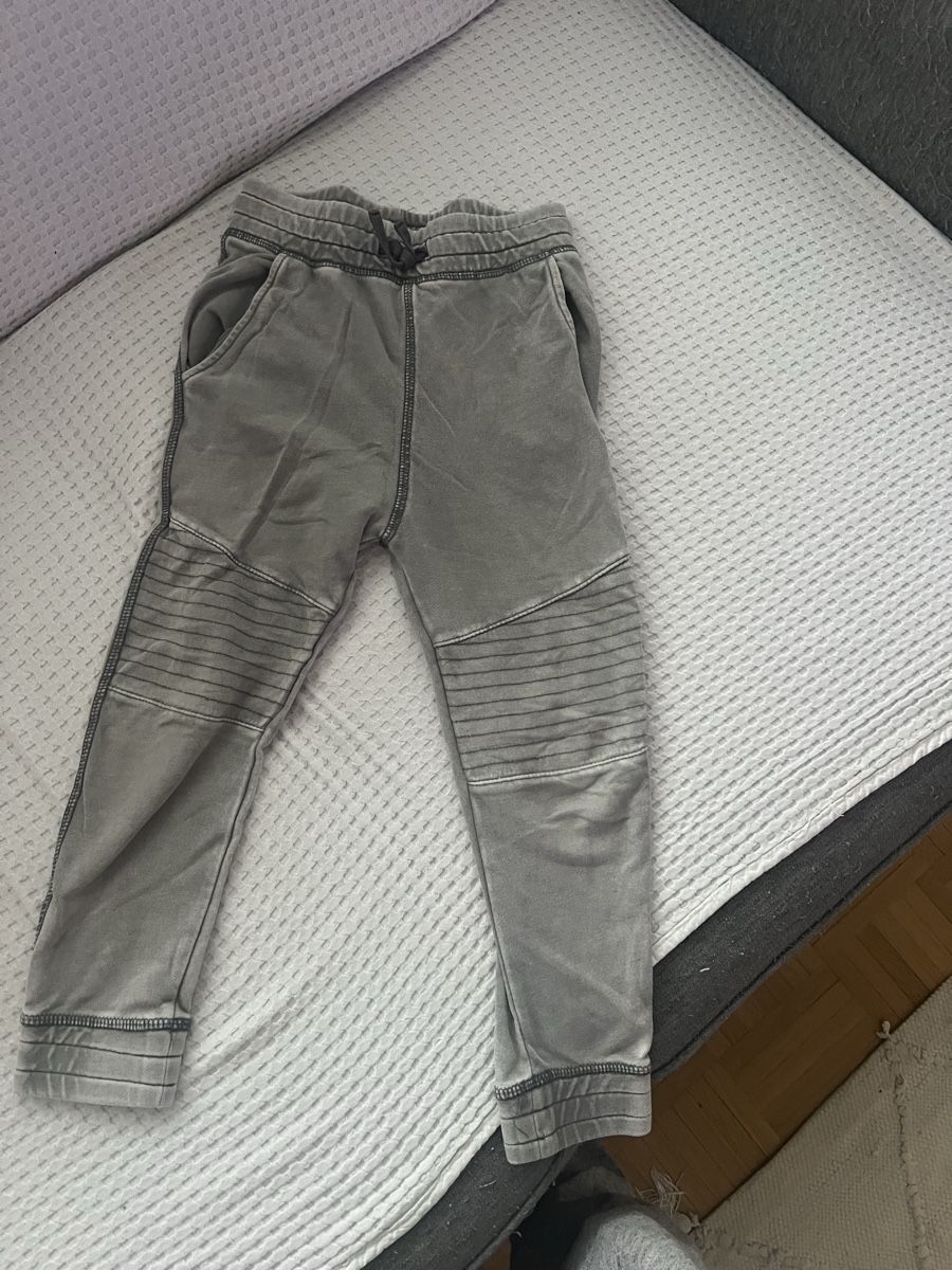 H&M Pantaloni: H&M TRAINERHOSE JOGGER ANTHRAZIT GR 116 – Usato da Basel venduto da theo-g77