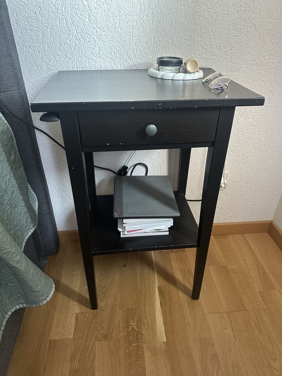 Ikea Comodini: Schwarzer Nachttisch aus Holz – Usato da St. Gallen venduto da adr_l9jg