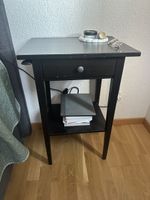Schwarzer Nachttisch aus Holz