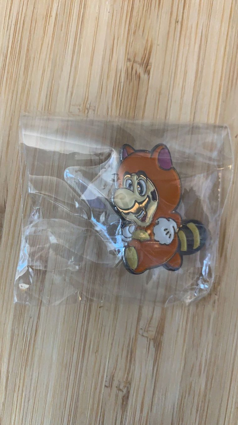 Console: Pin Mario Tanooki – Nuovo e nell'imballaggio originale da Gebenstorf venduto da RetroFuture 2