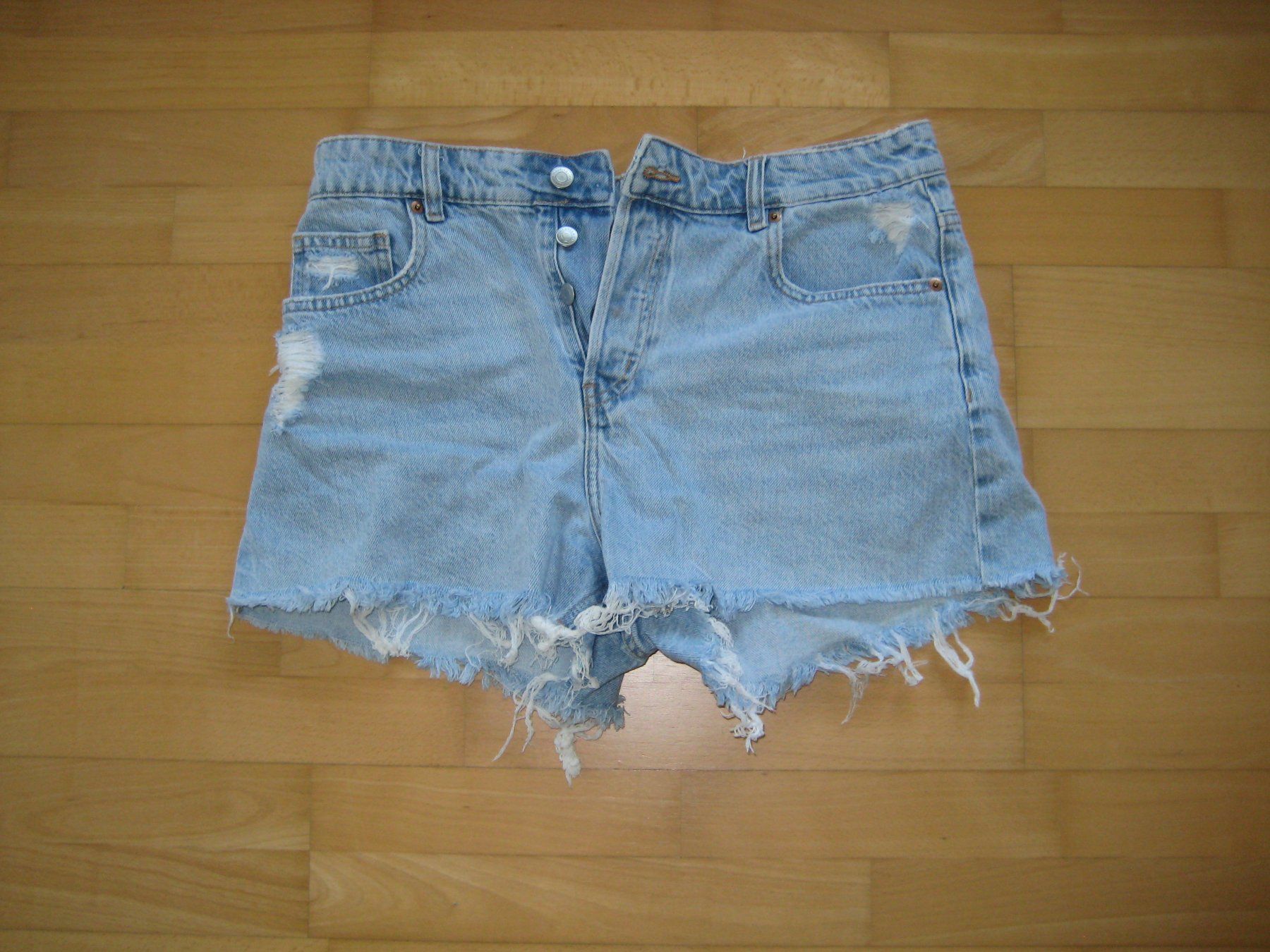 Jeans: Jeans Shortshose blau Grösse 44 – Usato da Dietlikon venduto da kue_6cd5