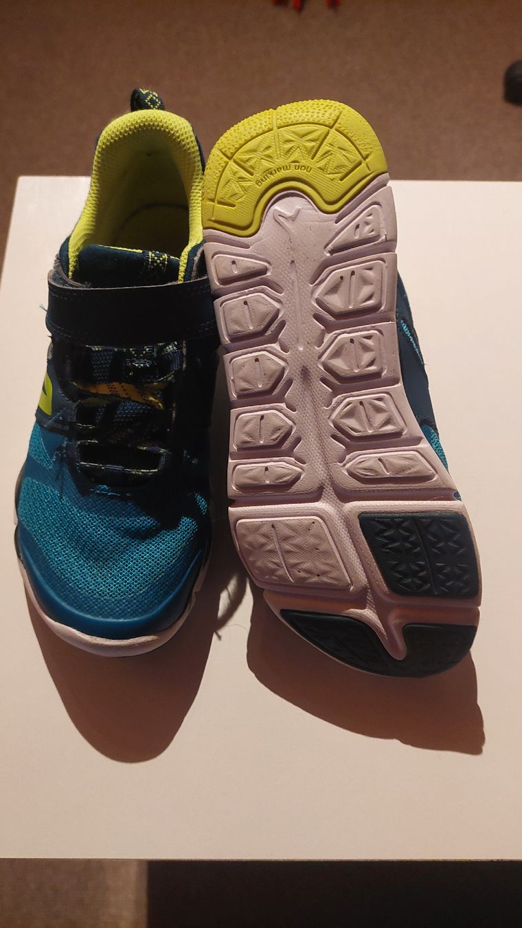Decathlon Chaussures garçon: Turnschuhe Gr. 32 – D'occasion à Treiten par Lamm99 1