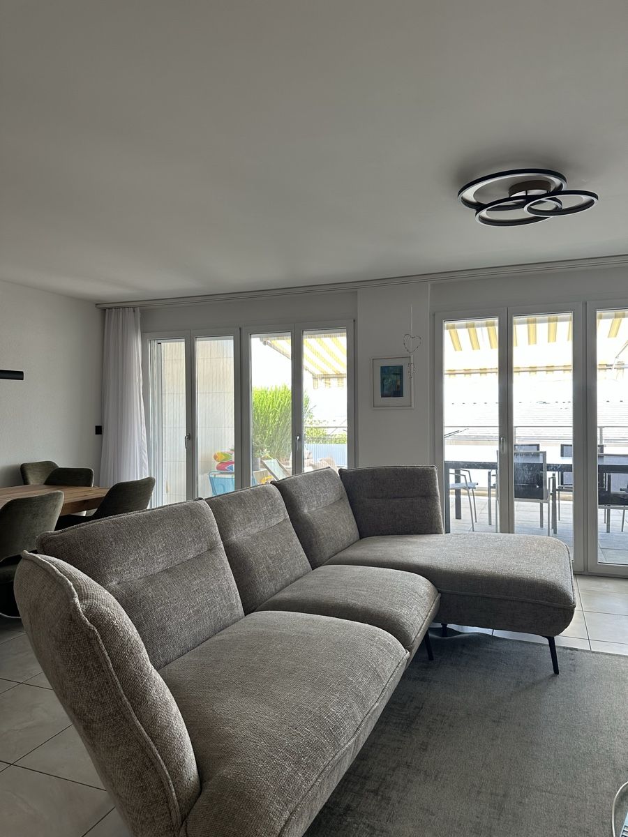 Sofas: Sofa aus Stoff mit Rückenneigungsfunktion – Gebraucht aus Zuzwil SG von Emina_Roth