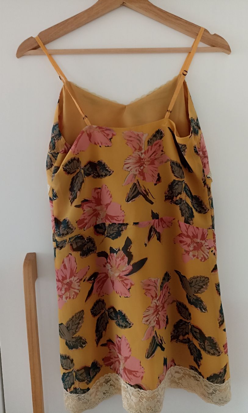 Top: Top mit Blumen XS Kimchi Blue – Usato da Zürich venduto da Fdoamaral 2