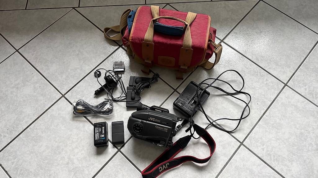 JVC Videocamere: JVC Compact VHS GR-AX40 – Usato da Monte Carasso venduto da Ely67