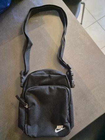 Umhängetasche Nike schwarz NEU