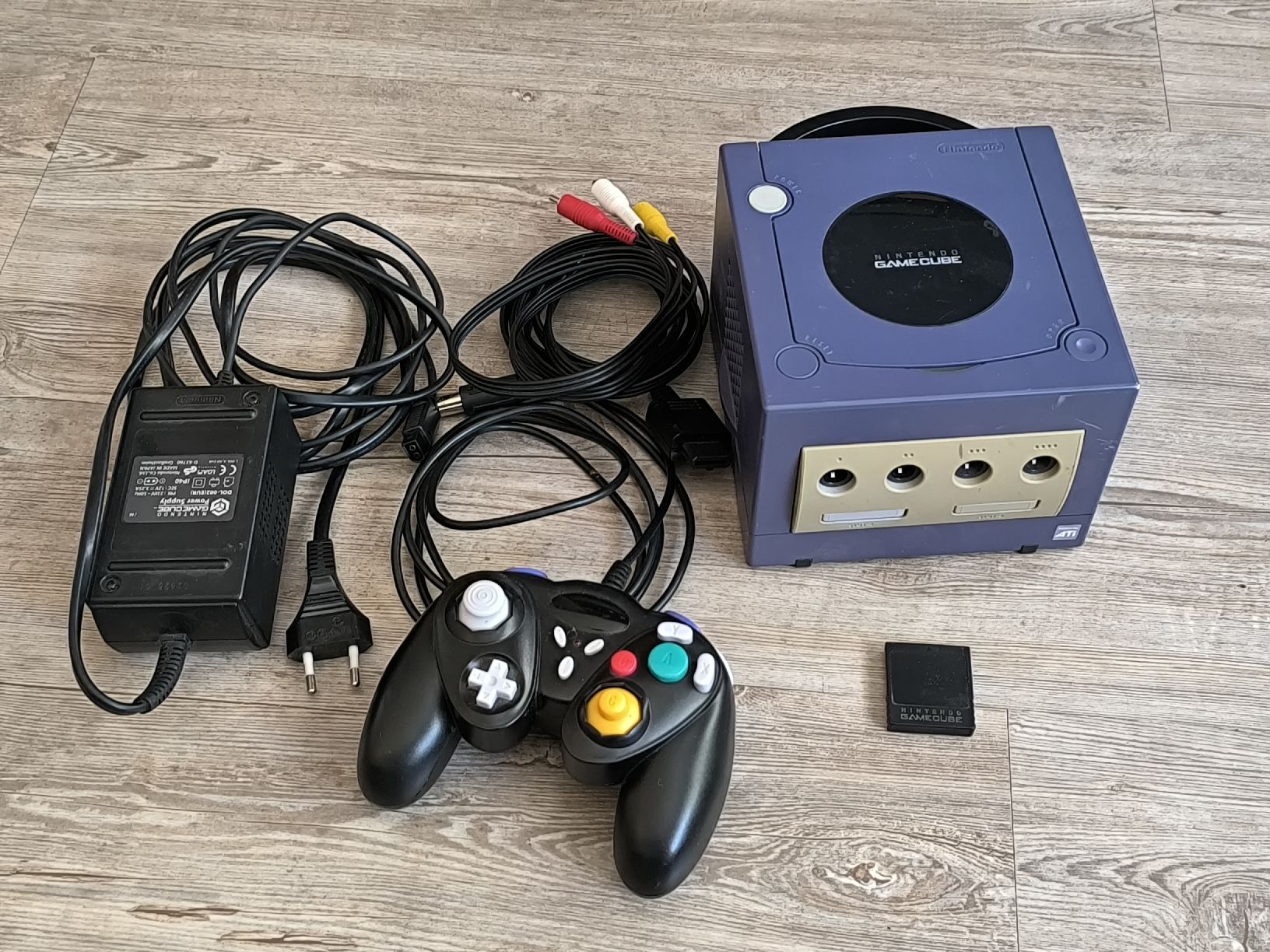 Nintendo Console: Nintendo GameCube Bundle with 8 Games and Controller – Usato da Zürich venduto da max_h 1