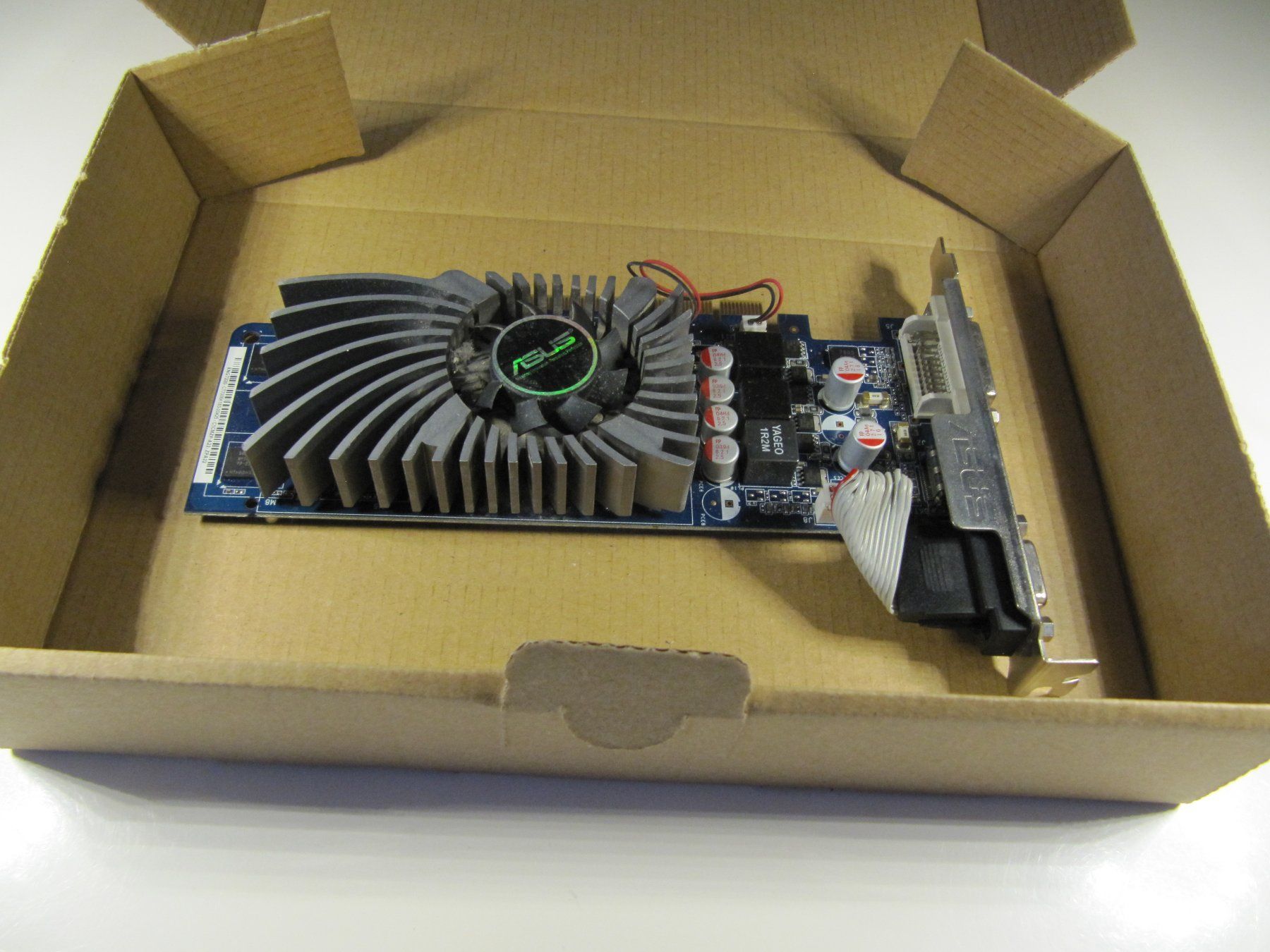 Asus PCs: ASUS C682MF I   REV. 1.00  #P1 – Gebraucht aus Basel von Ruben2210 5