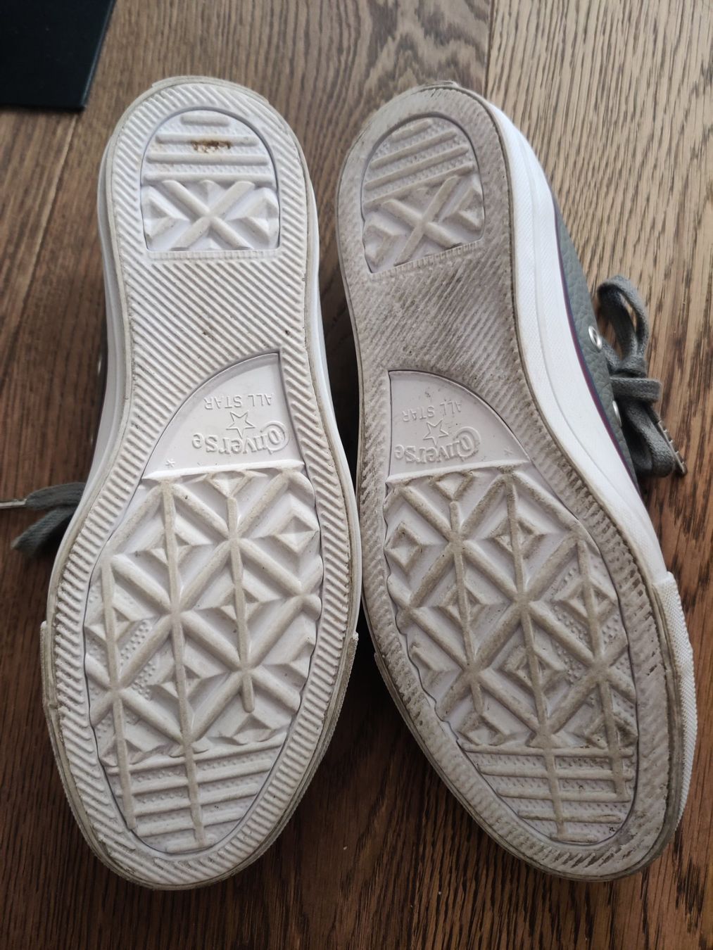 Converse Scarpe da uomo: Converse ledersneakers Gr.36.5 Grau – Usato da Ostermundigen venduto da Louhdezd 1