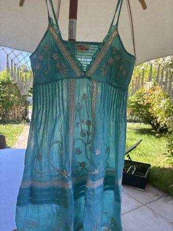 Kleid , mit Stickerei , Grösse 3