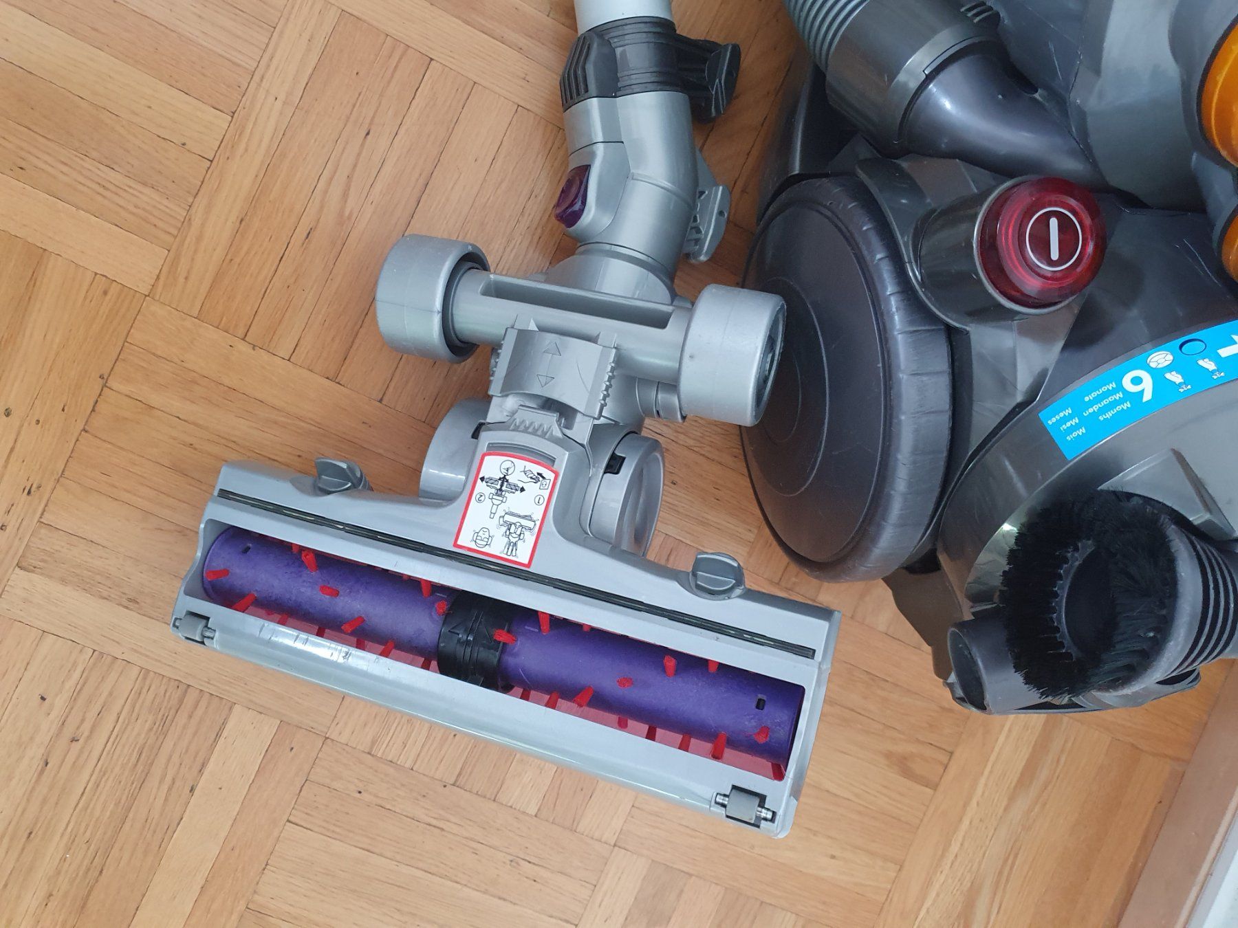 Dyson Aspirapolveri & Accessori: Dyson DC19 d'occasion – Usato da Prilly venduto da RoDyRe 5
