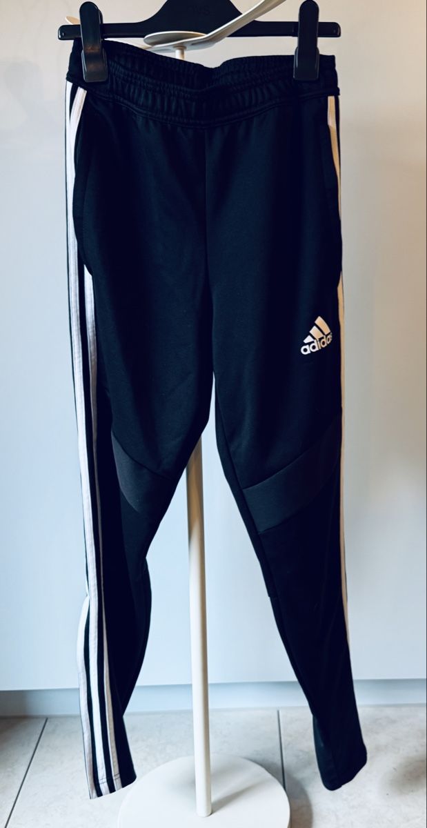 Adidas Pantaloni: Trainerhose Adidas – Nuovo (secondo la descrizione) da Thusis venduto da Rogru1