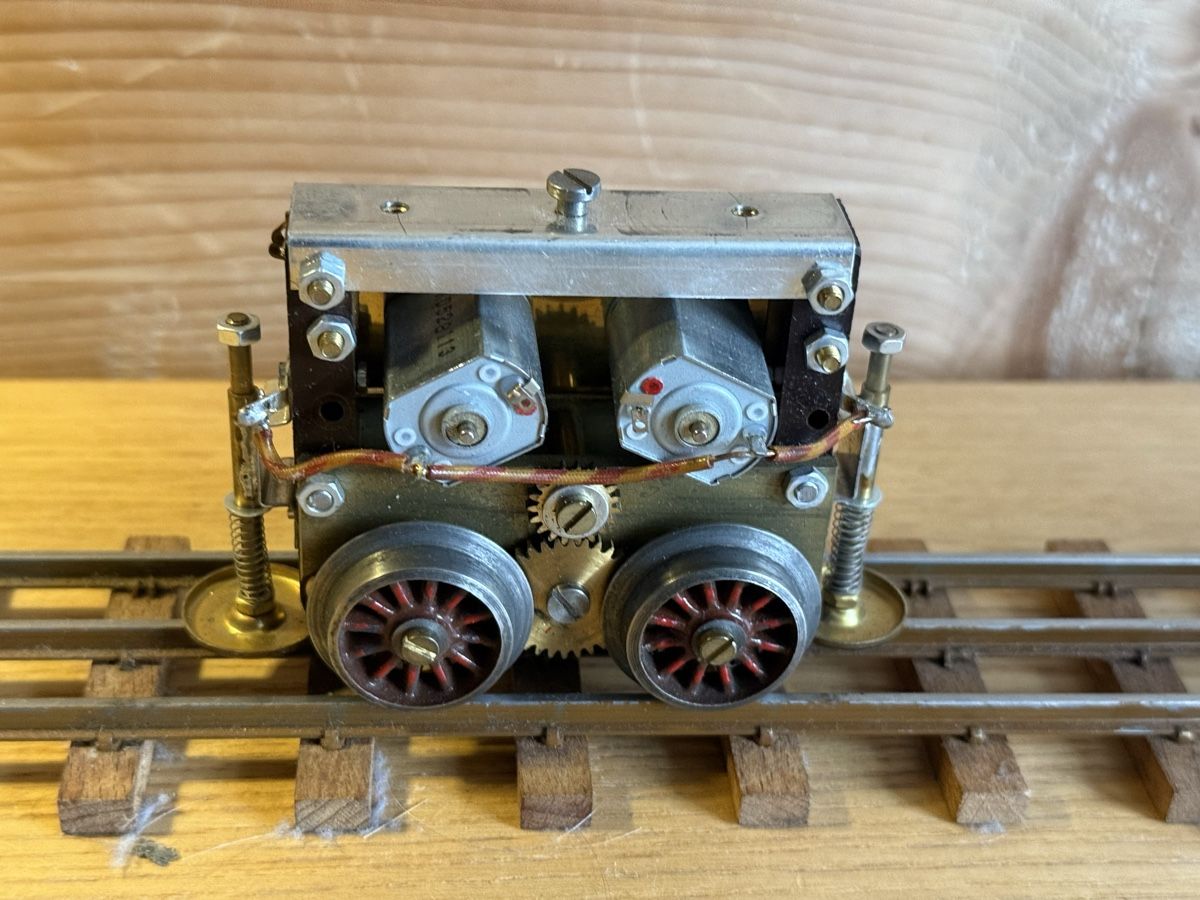 Modellini di ferrovie: Spur 0 Eigenbau Lokantrieb DC 2 Motoren  – Usato da Amden venduto da vipernatter