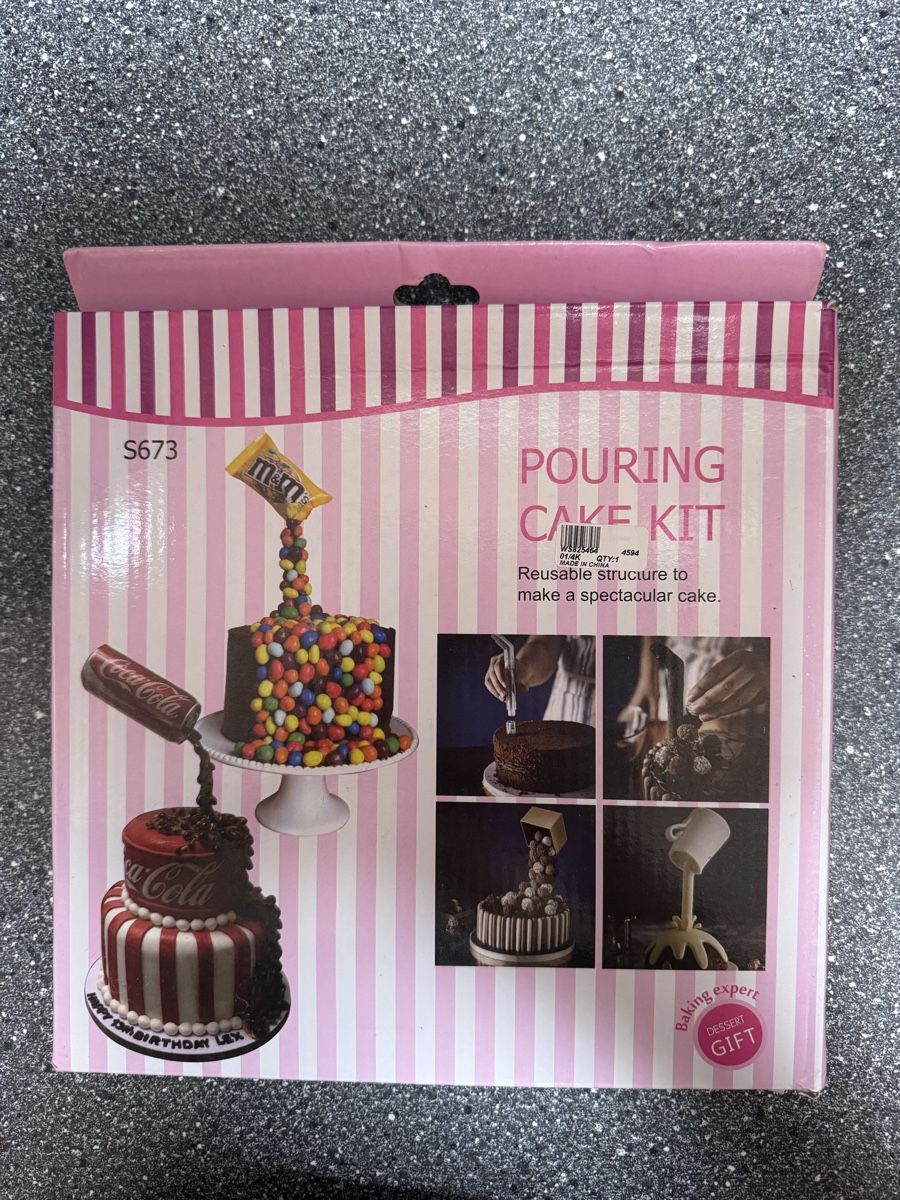 Tutte le decorazioni: Kit de décoration de gâteau, structure réutilisable. – Nuovo e nell'imballaggio originale da Meyrin venduto da cak_5np9