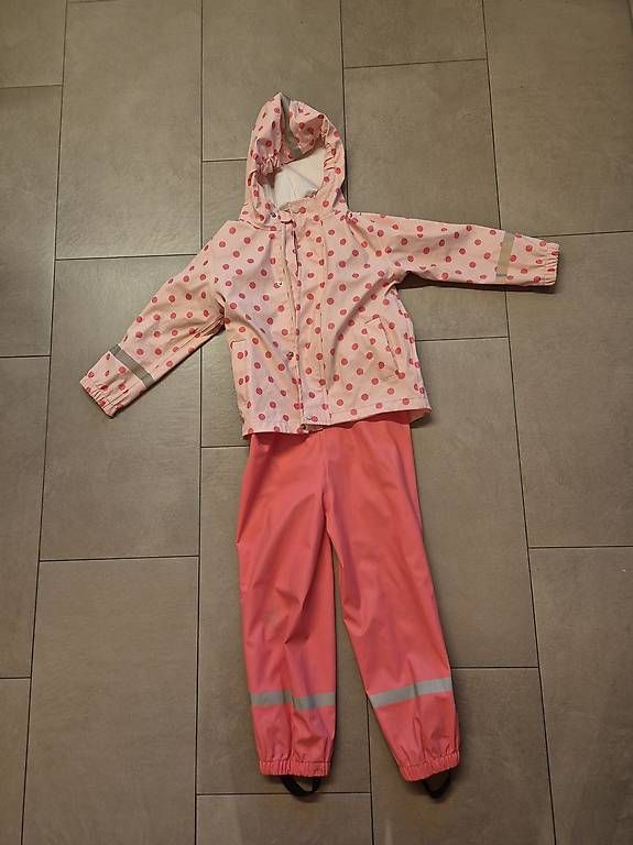 Lotti & Set di vestiti: Combinaison de pluie  – Usato da Evolène venduto da elo_2sbd