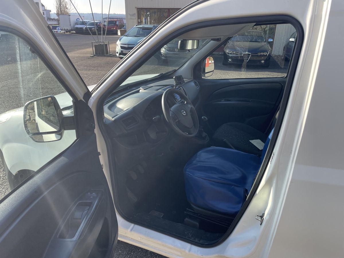 Opel Veicoli commerciali: Opel Combo Diesel, MFK 3.3.26 – Usato da Flaach venduto da Binz 2