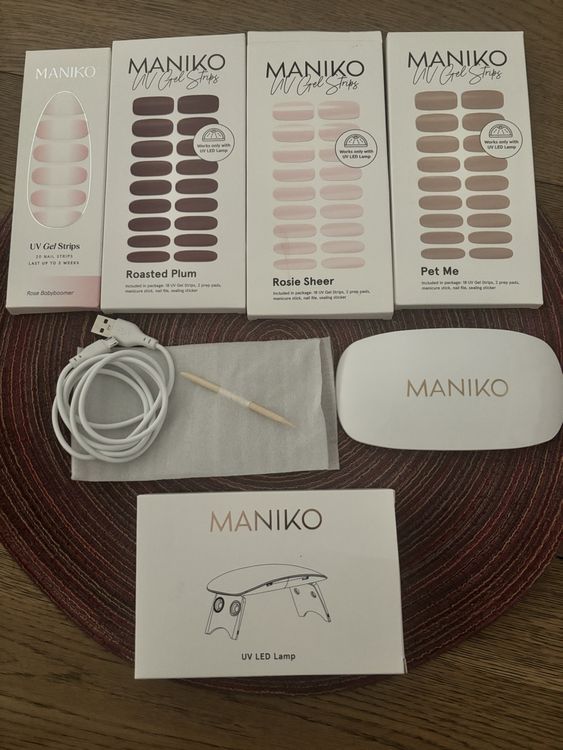 Maniko UV LED Set mit 4 Nagellacken (Neu und originalverpackt) in ...