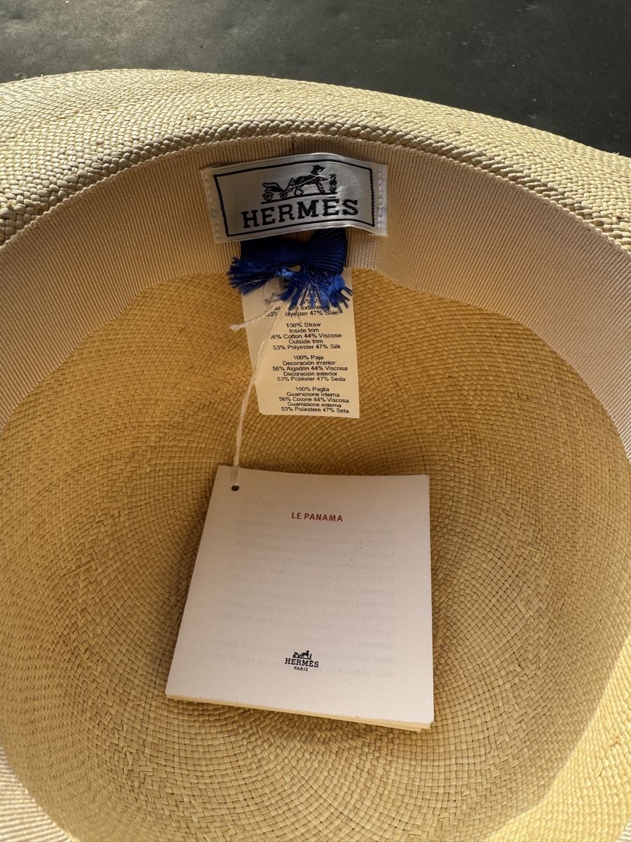 Hermès Copricapi, berretti & cappellini: Hermes Panama Hat with Patterned Ribbon Like New – Nuovo (secondo la descrizione) da Saanen venduto da ewoutlio 5