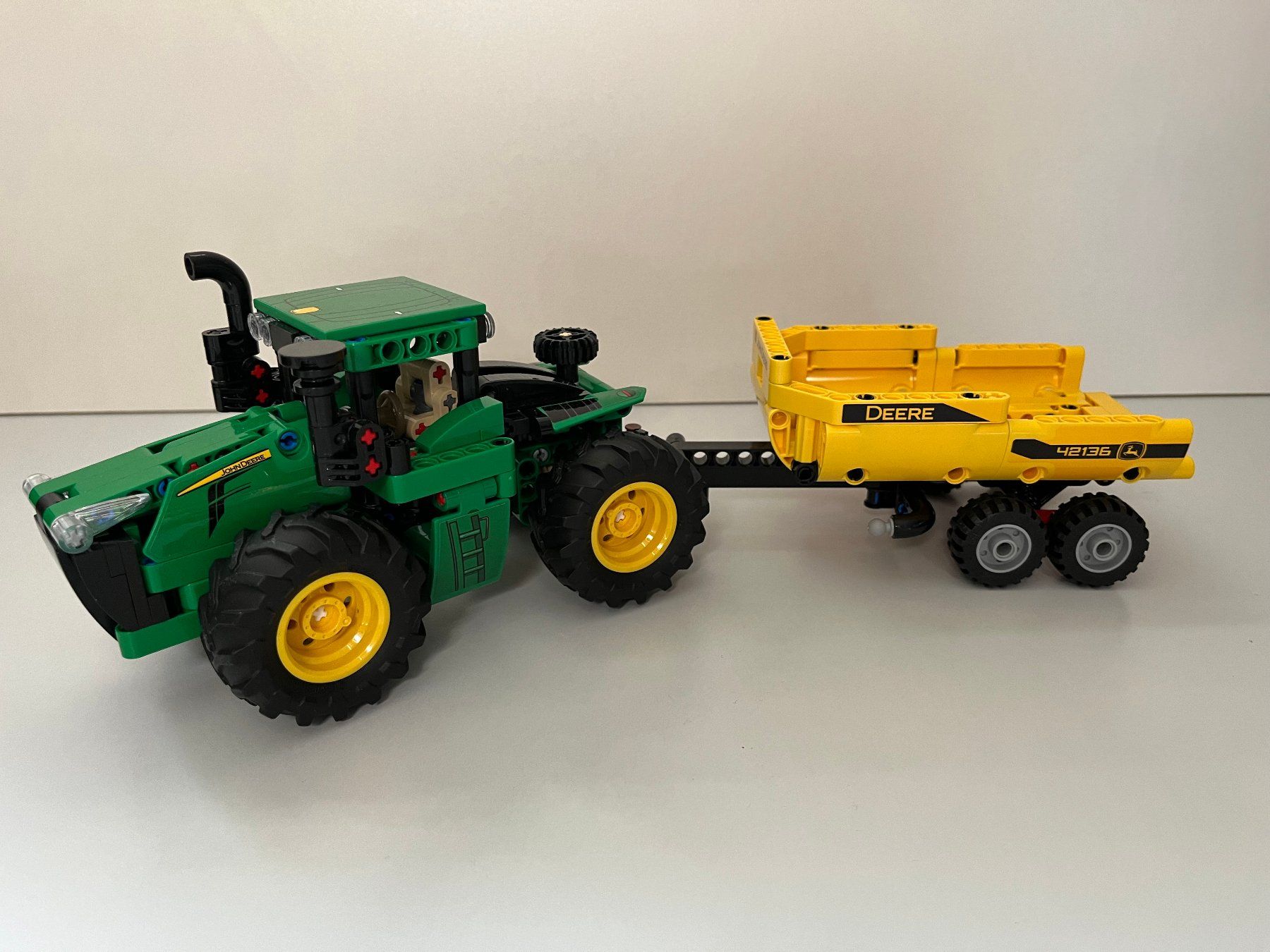 Lego Baukästen: LEGO Technic 42136 John Deere Traktor ab Fr. 1.-! – Gebraucht aus Fraubrunnen von  1