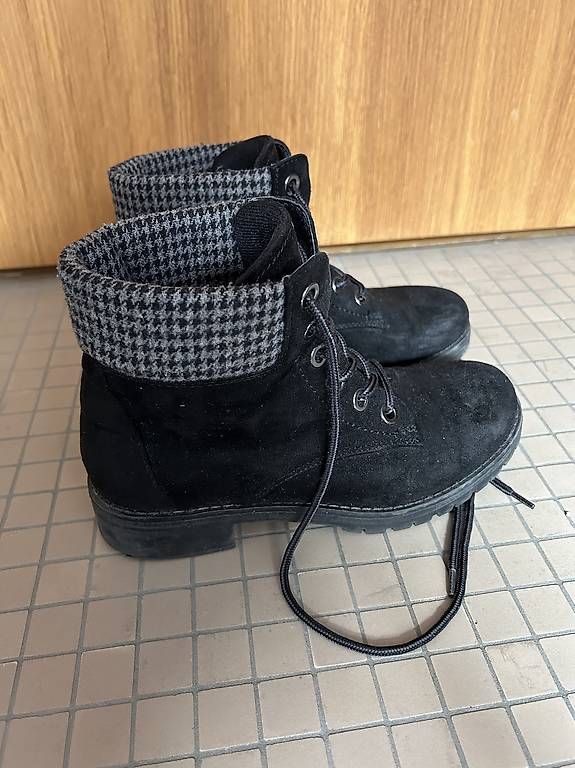 Damenschuhe: schwarze Stiefel – Gebraucht aus Gais von T_iziana 1