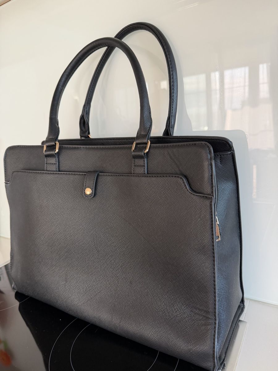 Taschen für Damen: Laptop Bag Black Saffiano Leather Good Condition – Gebraucht aus Zürich von ellaMar 1
